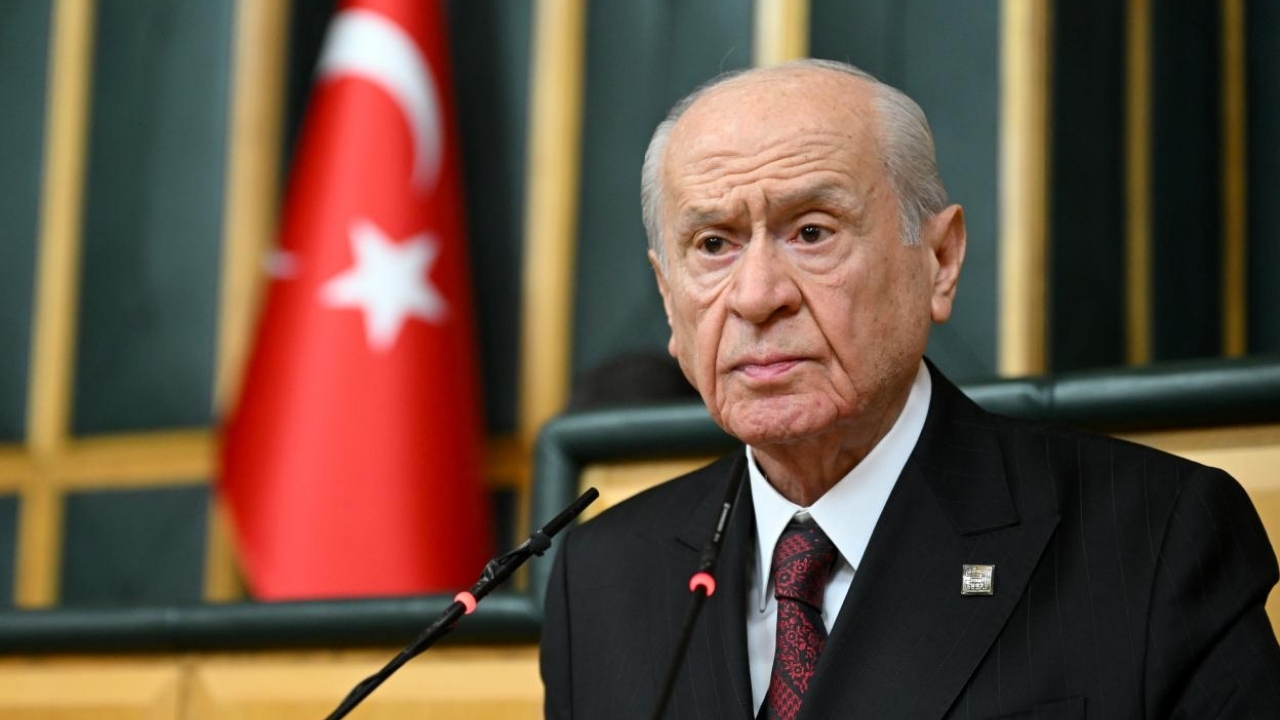 Bahçeli: Türk bayrağı bağımsızlığımızın simgesidir