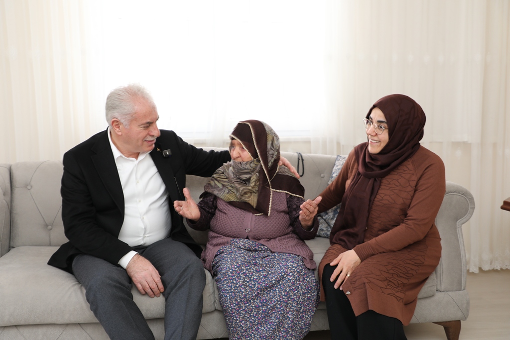 Başkanı Mete Memiş Yaşlıları ziyaret eeti