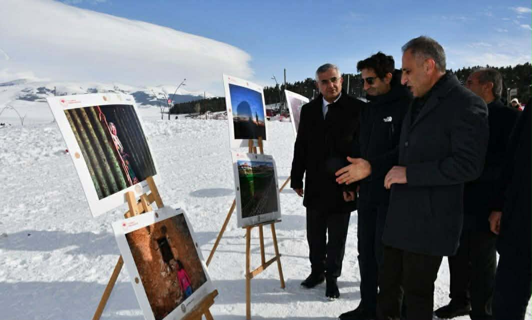 Kristal Karlar Üzerinde Fotoğraf Sergisi Sarıkamış’ta açıldı