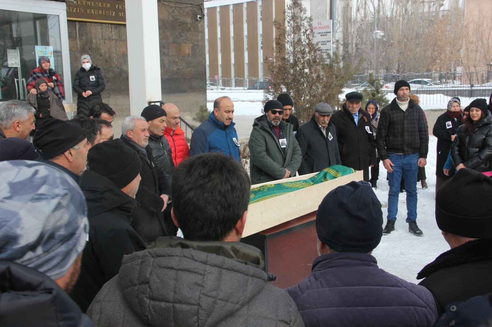 Kars İl Milli Eğitim Müdürlüğü personeli Yasin Gülmez dualarla son yolculuğuna uğurlandı
