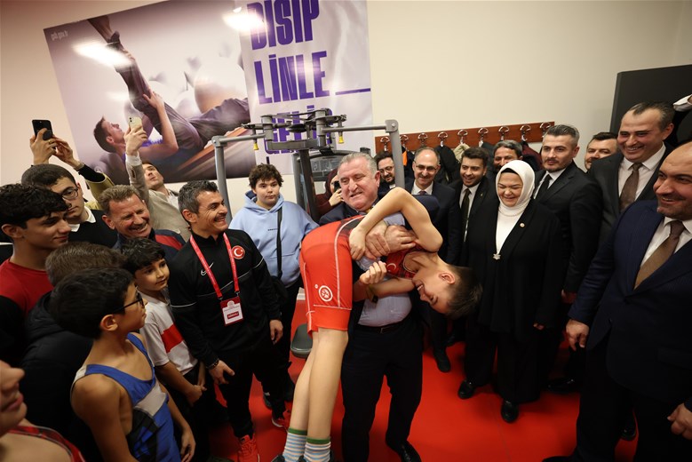 Bakan Bak, çok daha fazla gencimizin spor yapmasını istiyoruz