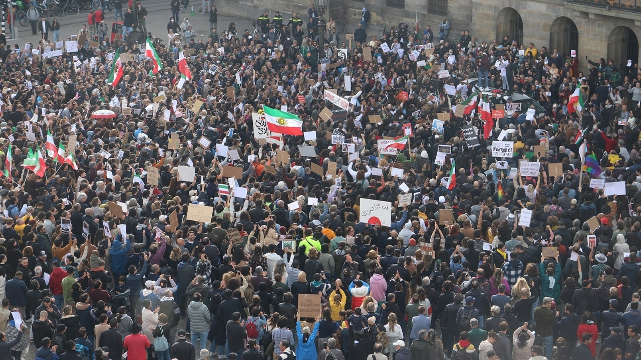 AB ülkelerinden İran uyarısı: Vatandaşlara “ülkeyi terk edin” çağrısı