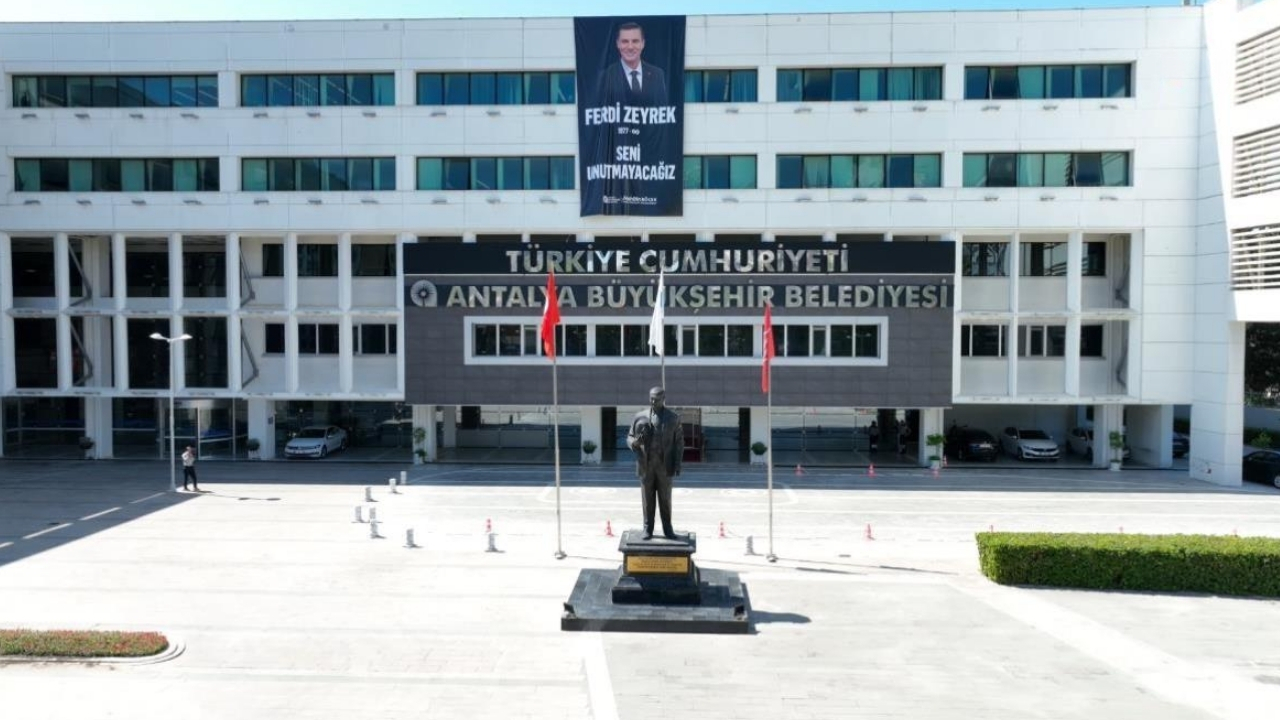 Antalya Büyükşehir Belediyesi’ne yeni operasyon: 14 gözaltı