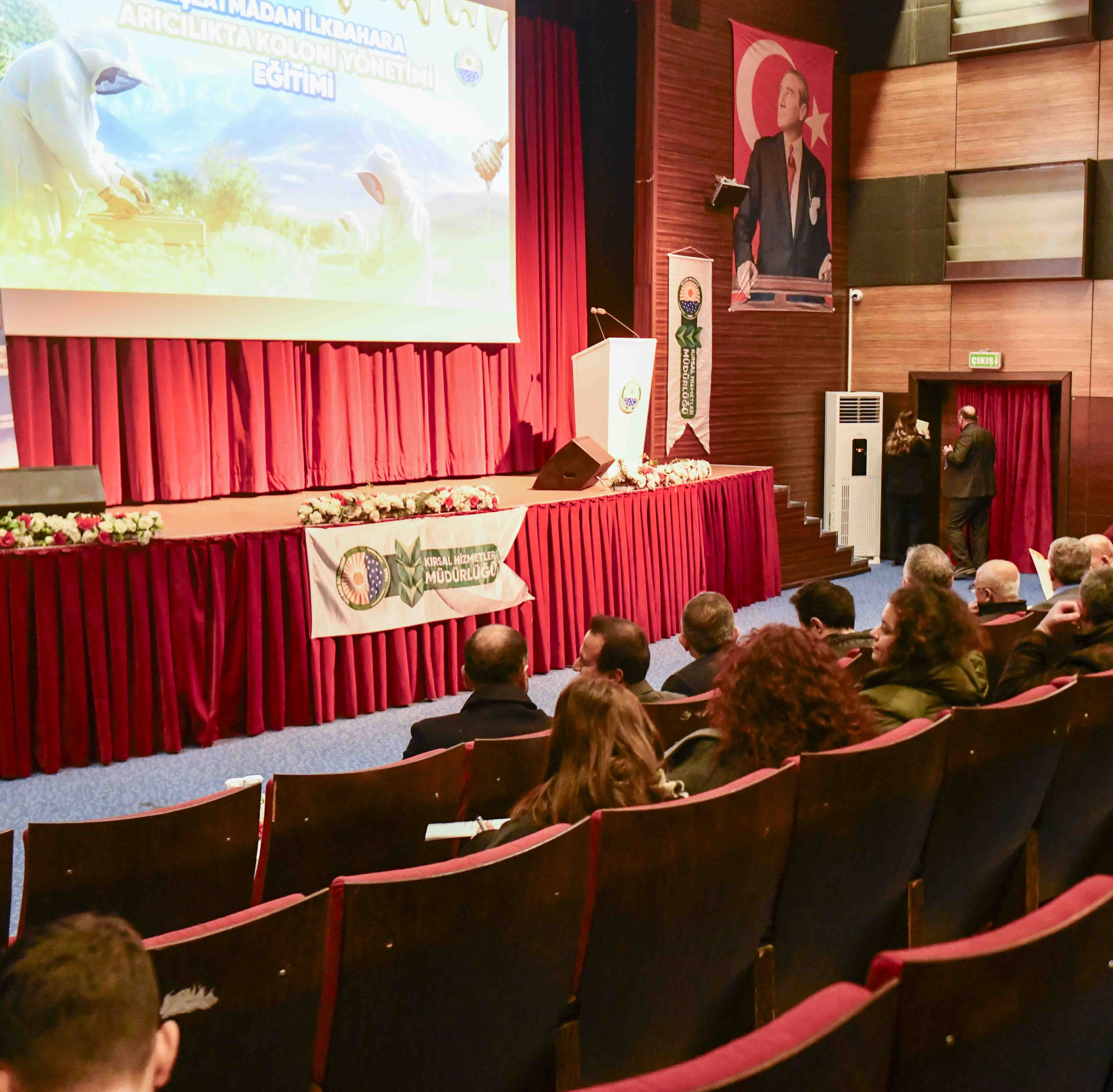 Ankara Büyükşehir Belediyesi üreticinin yanında:Kışlatmadan, ilkbahara arıcılıkta koloni yönetimi eğitimi