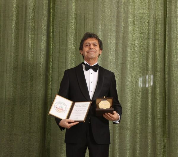 Dünyaca Ünlü Yazar Akif Manaf 2025 Yılı International Peace Prize Ödülü’nü aldı