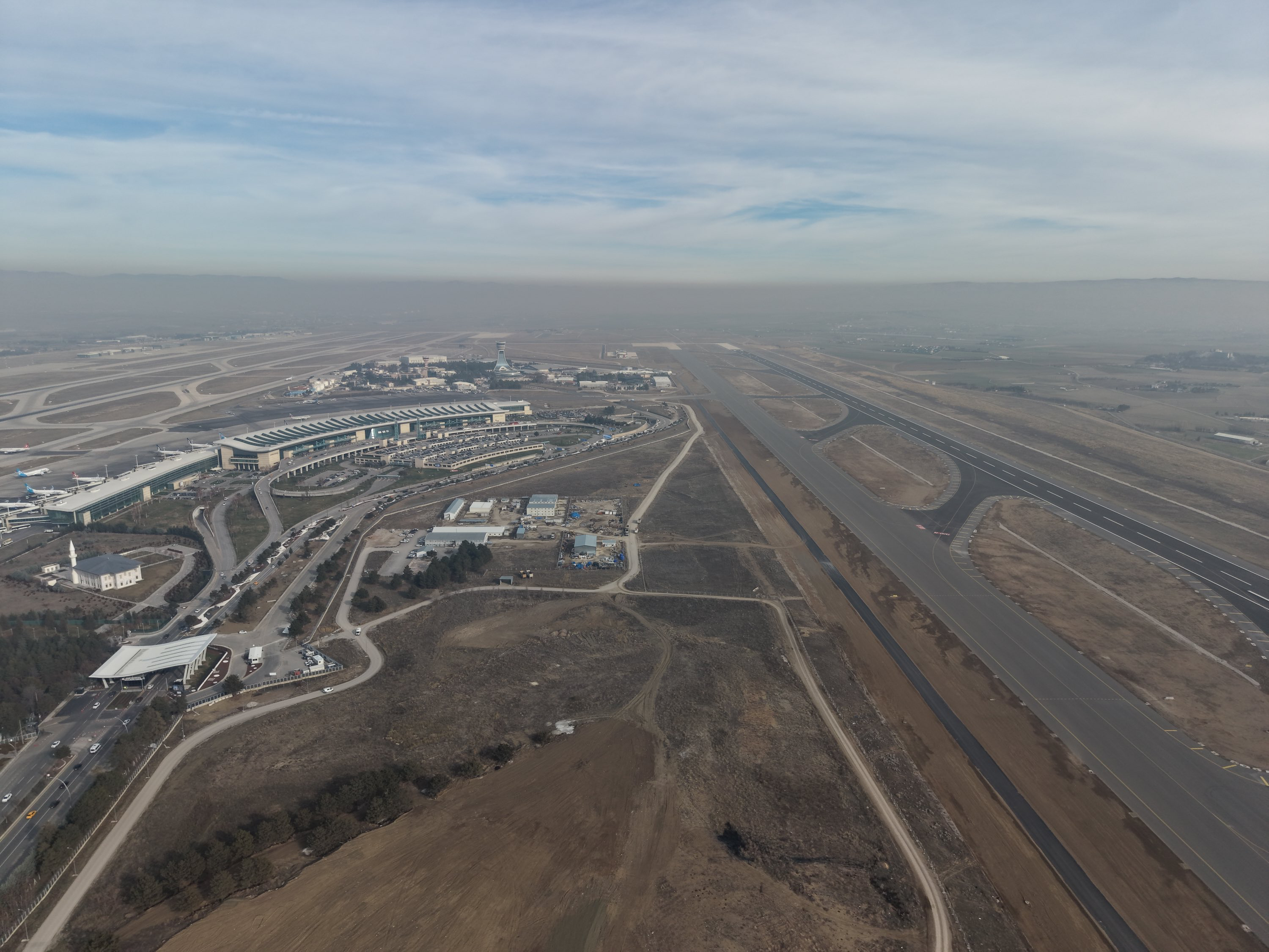 Esenboğa Havalimanı’nda 3’üncü pist ve yeni kontrol kulesi hizmete açıldı