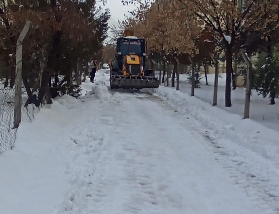 Eyyübiye'de sokak sokak kar temizliği