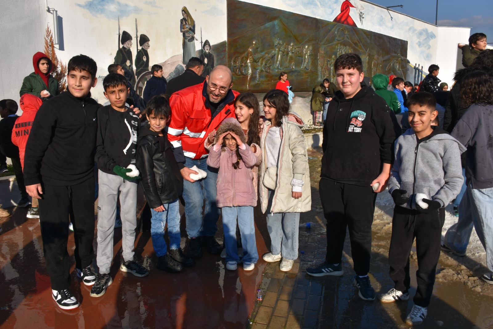 Aydın’ın dağlarındaki kar, Germencik’te çocuklarla buluştu