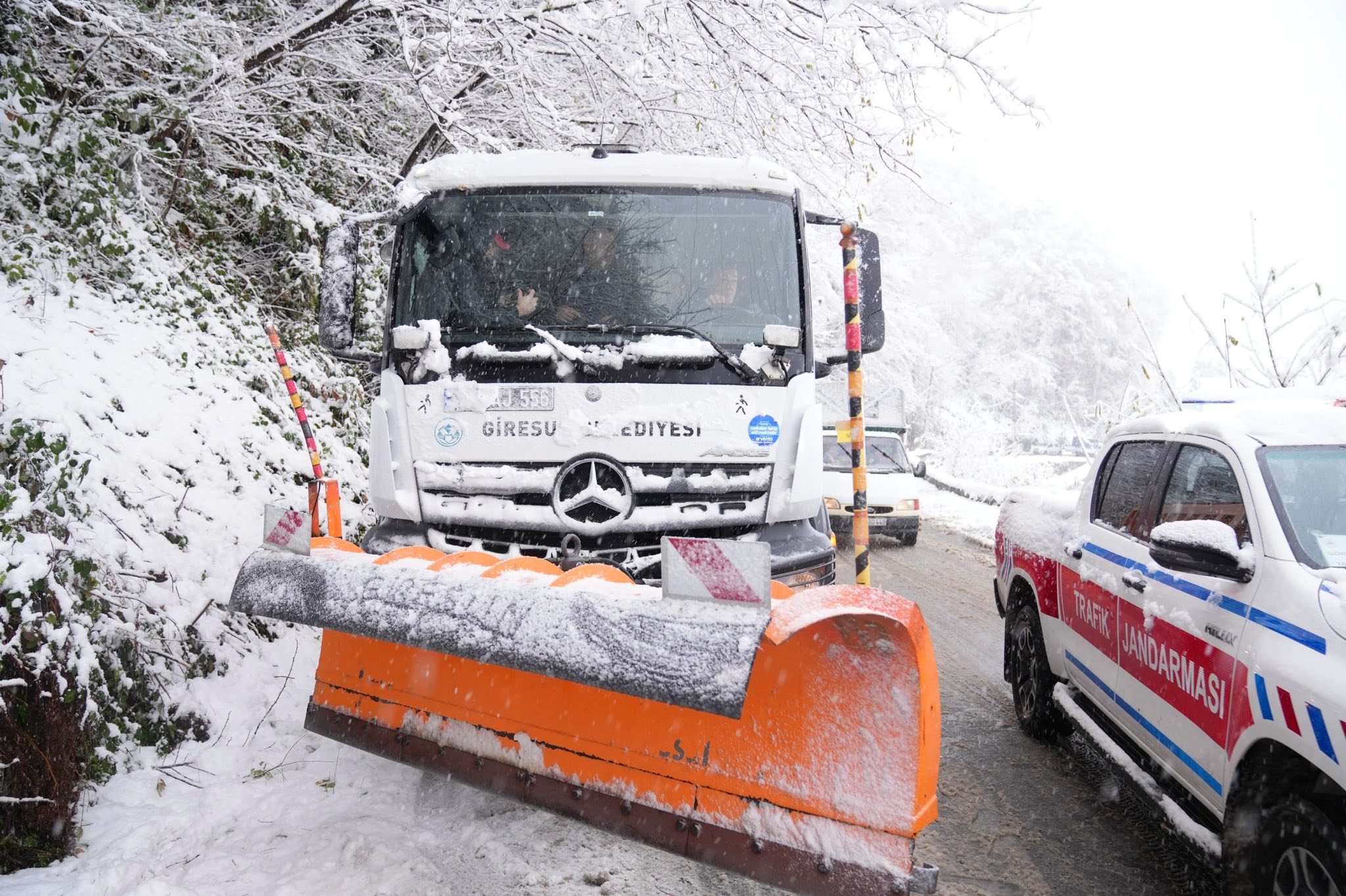 Giresun Belediyesi Kar Mücadelesi Devam Ediyor
