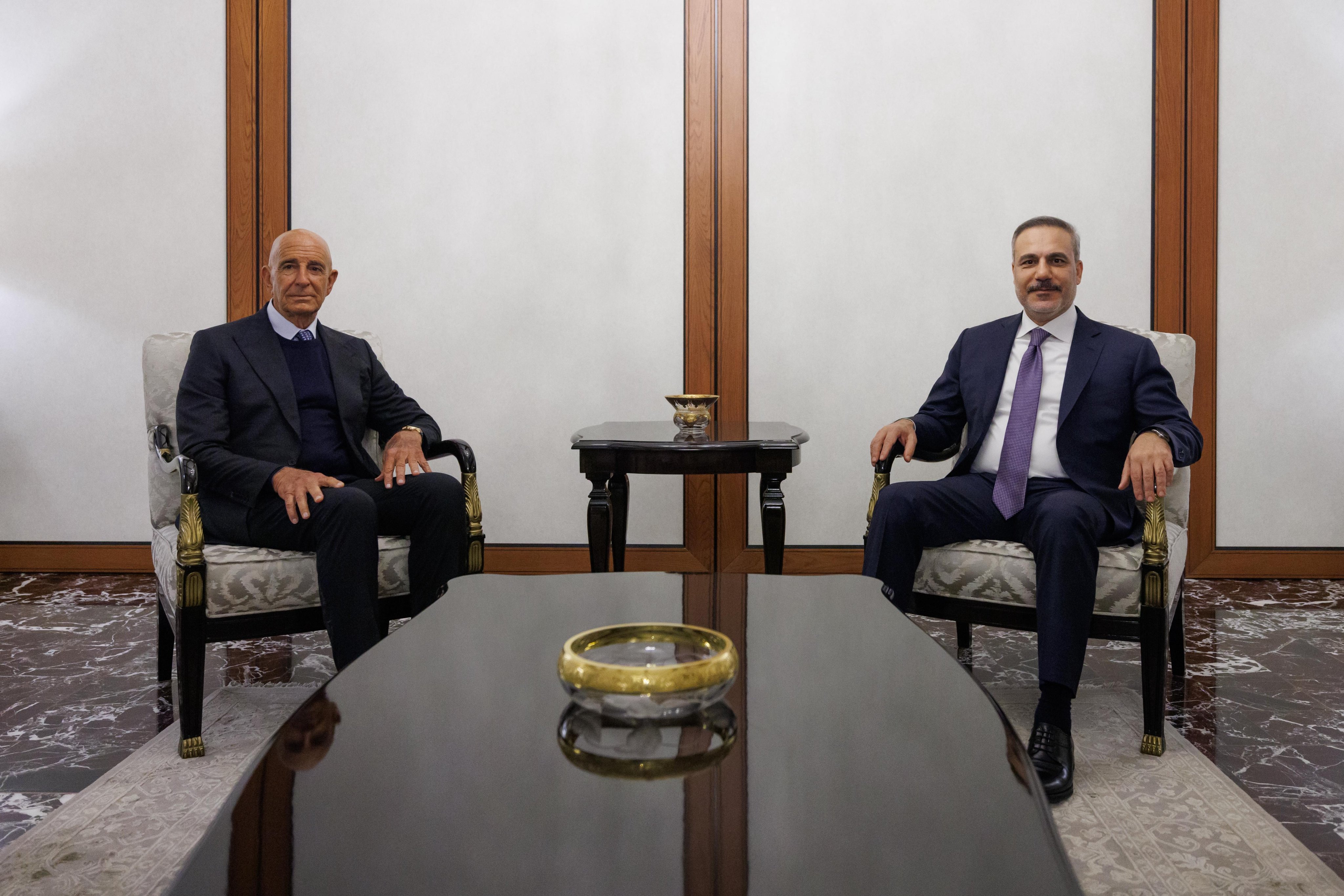 Hakan Fidan, ABD’nin Ankara Büyükelçisi Barrack ile görüştü