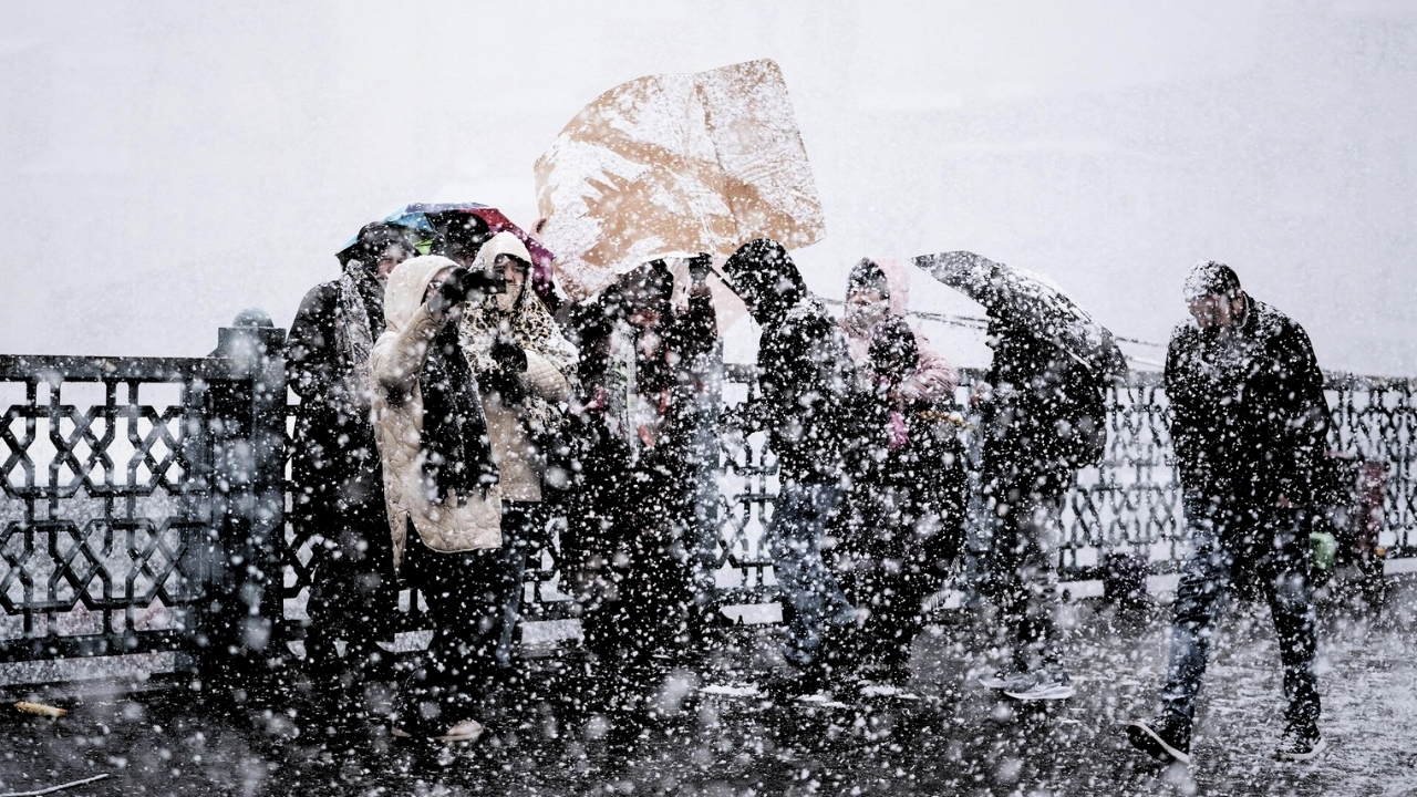 İstanbul için kar uyarısı: Fırtına ve kuvvetli yağış bekleniyor