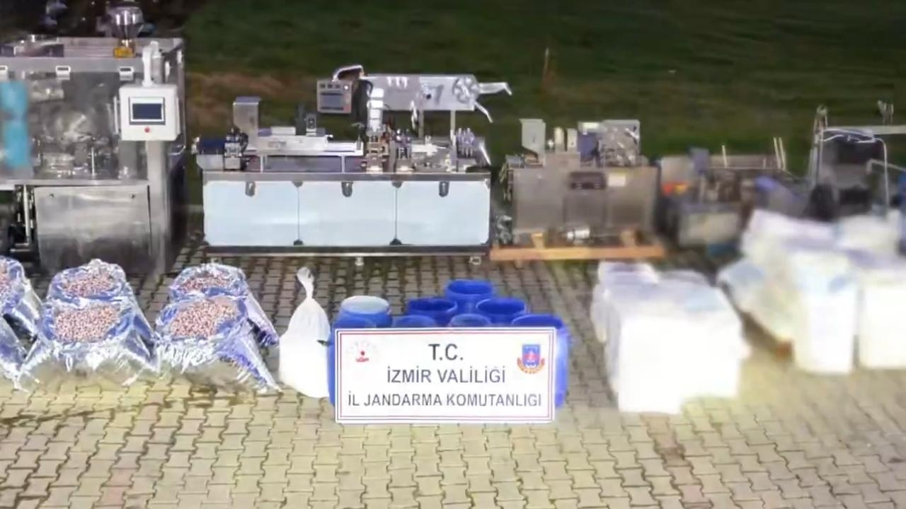 İzmir’de uyuşturucu operasyonu: 1,6 ton hap ham maddesi ele geçirildi