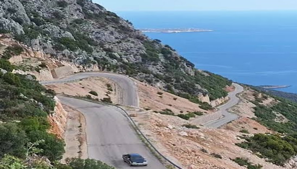 Bezirgan–Kalkan yeni yolunda fırtına tehlikesi: Araç devrildi