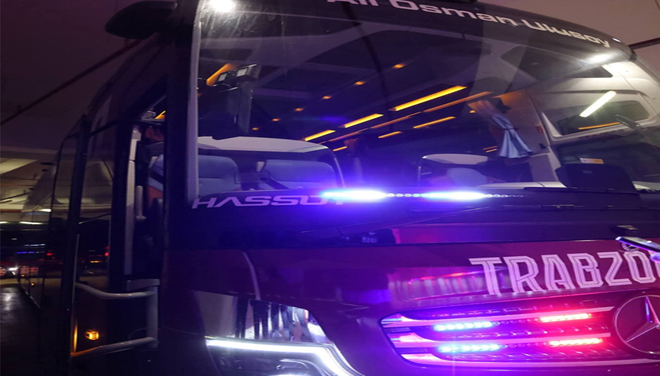 Trabzonspor takım otobüsüne Antalya’da taşlı saldırı