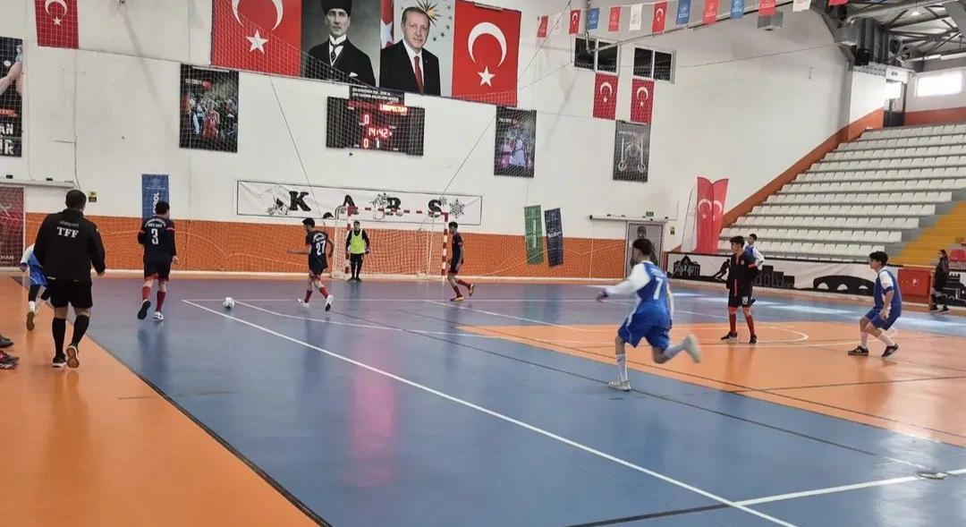 Kars’ta futsal rüzgarı: Gençler il birinciliği sona erdi