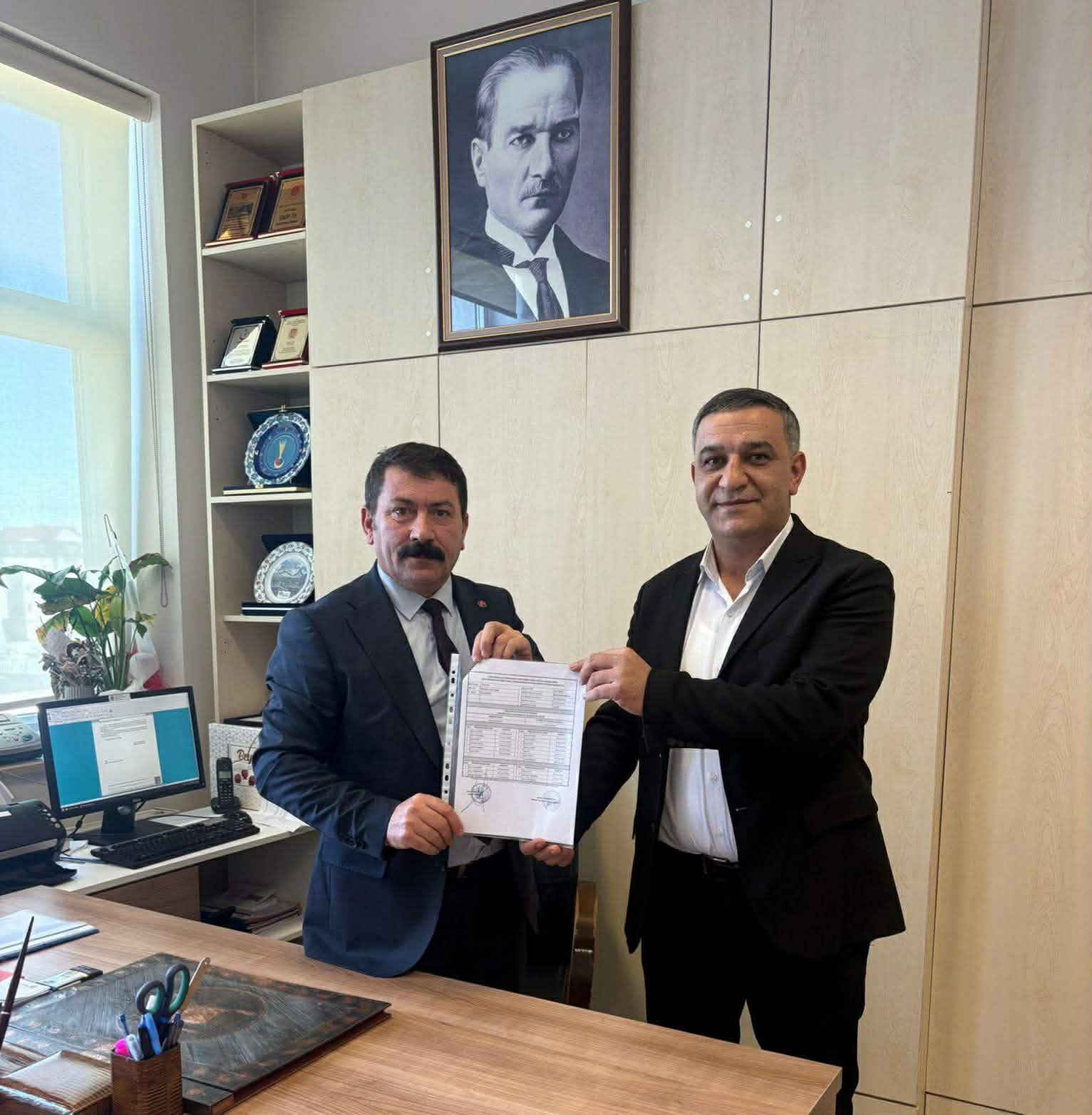 Bakkallar Odası Başkanı Murat Bakırhan mazbatasını aldı