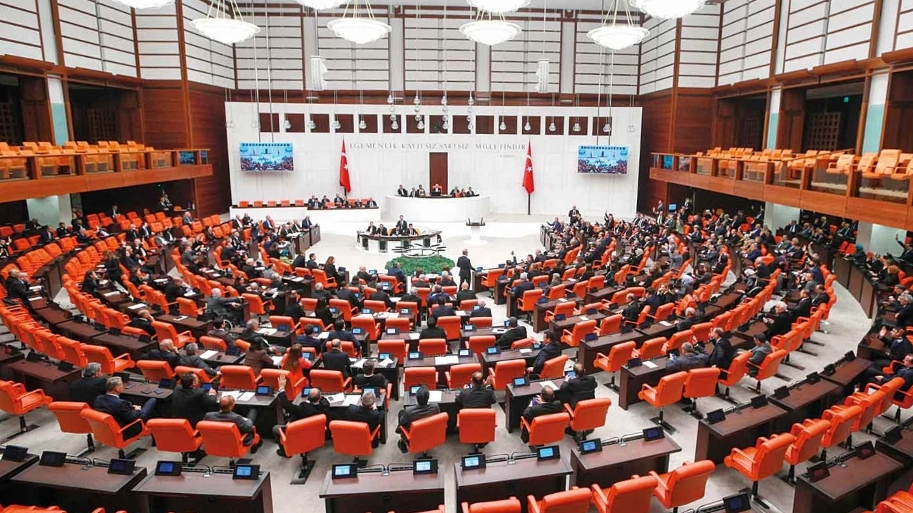 TBMM’de disiplin düzenlemesi hazırlığı: Vekillere giriş yasağı da gündemde
