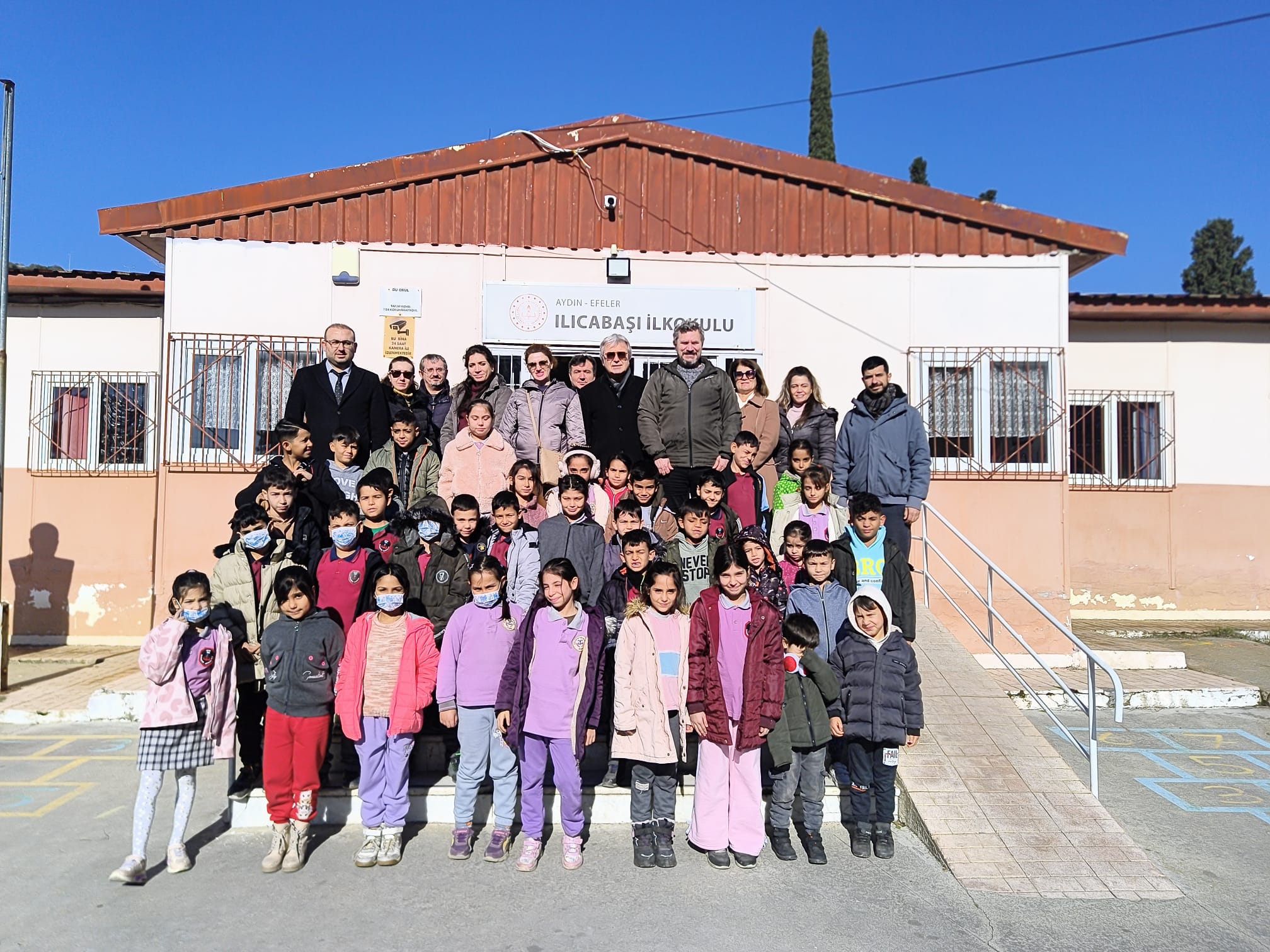 Aydın'da okul bahçeleri fidanlarla buluştu