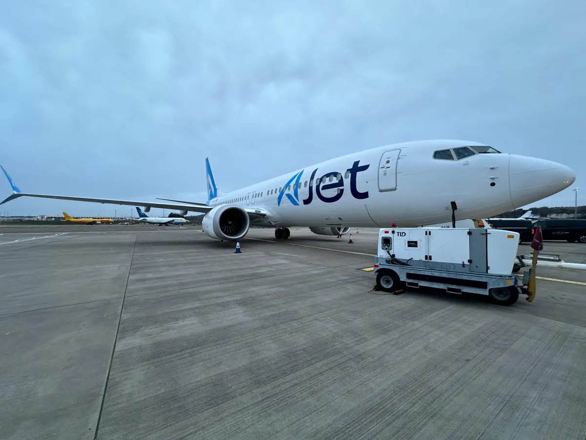 AJet’in 4 fabrika çıkışlı uçağı daha seferlere başladı