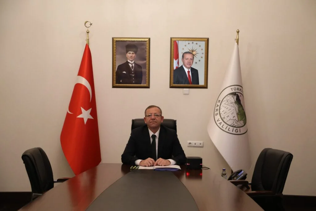 Kars Valisi Ziya Polat: "Ramazan Bayramımız mübarek olsun."